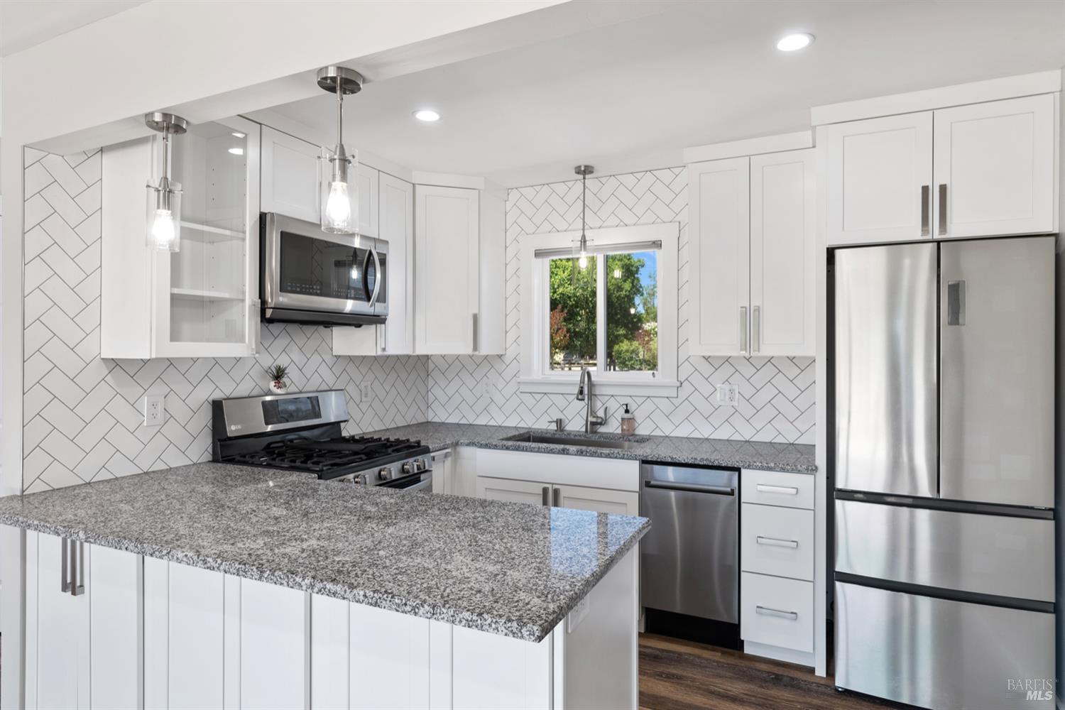 Detail Gallery Image 13 of 34 For 1038 Verano Ave, Sonoma,  CA 95476 - 3 Beds | 2 Baths