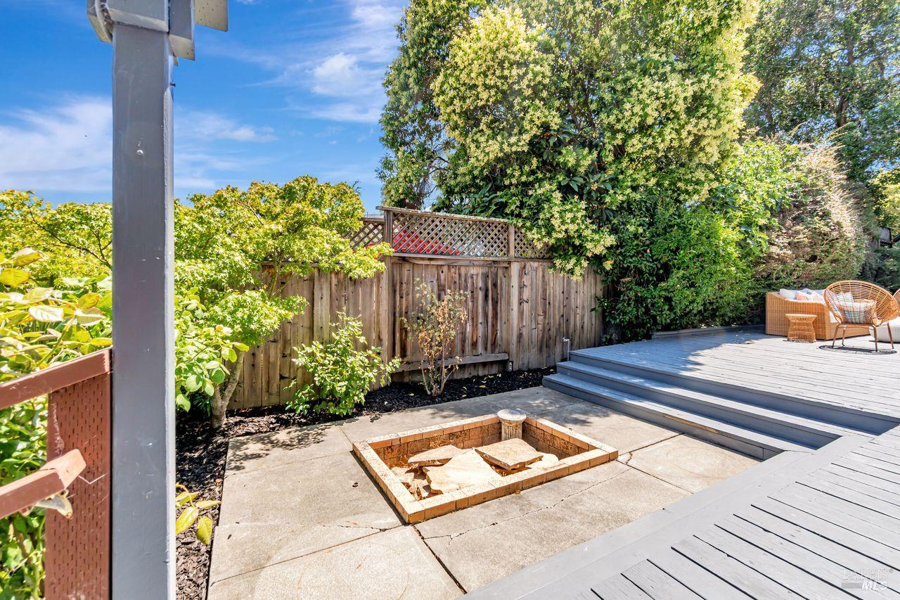 Detail Gallery Image 16 of 60 For 2541 Topaz Dr, Novato,  CA 94945 - 4 Beds | 2/1 Baths