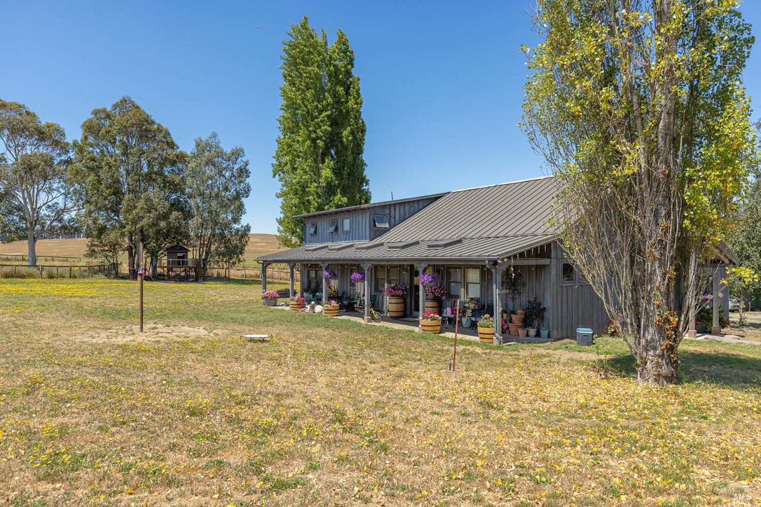 Detail Gallery Image 10 of 41 For 3803 Spring Hill Rd, Petaluma,  CA 94952 - 6 Beds | 5/1 Baths