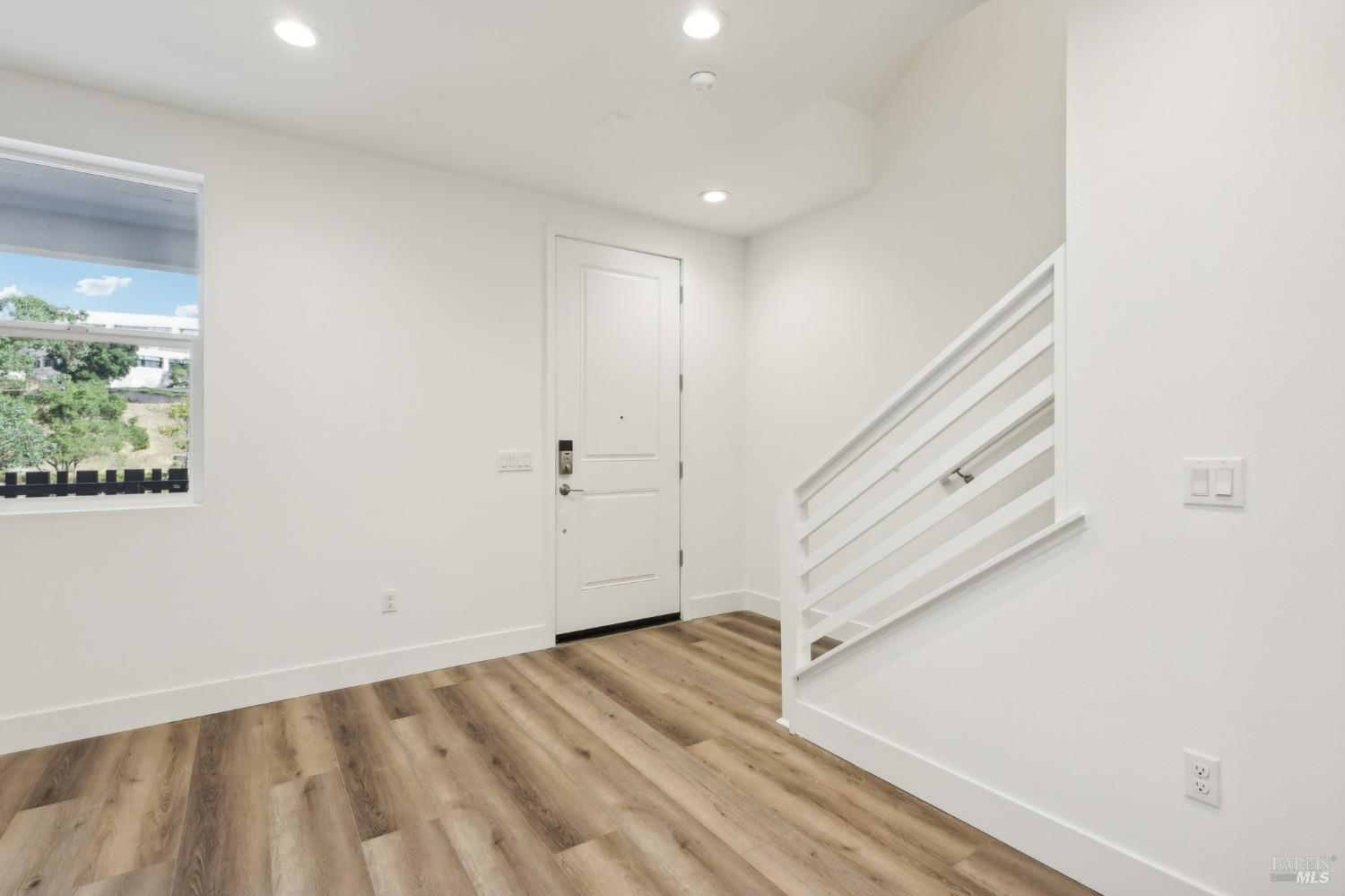 Detail Gallery Image 6 of 38 For 437 Semillion Ln, Santa Rosa,  CA 95403 - 3 Beds | 2/1 Baths