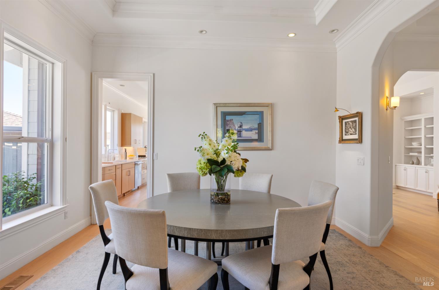 Detail Gallery Image 12 of 44 For 220 Jamaica St, Tiburon,  CA 94920 - 4 Beds | 2/1 Baths