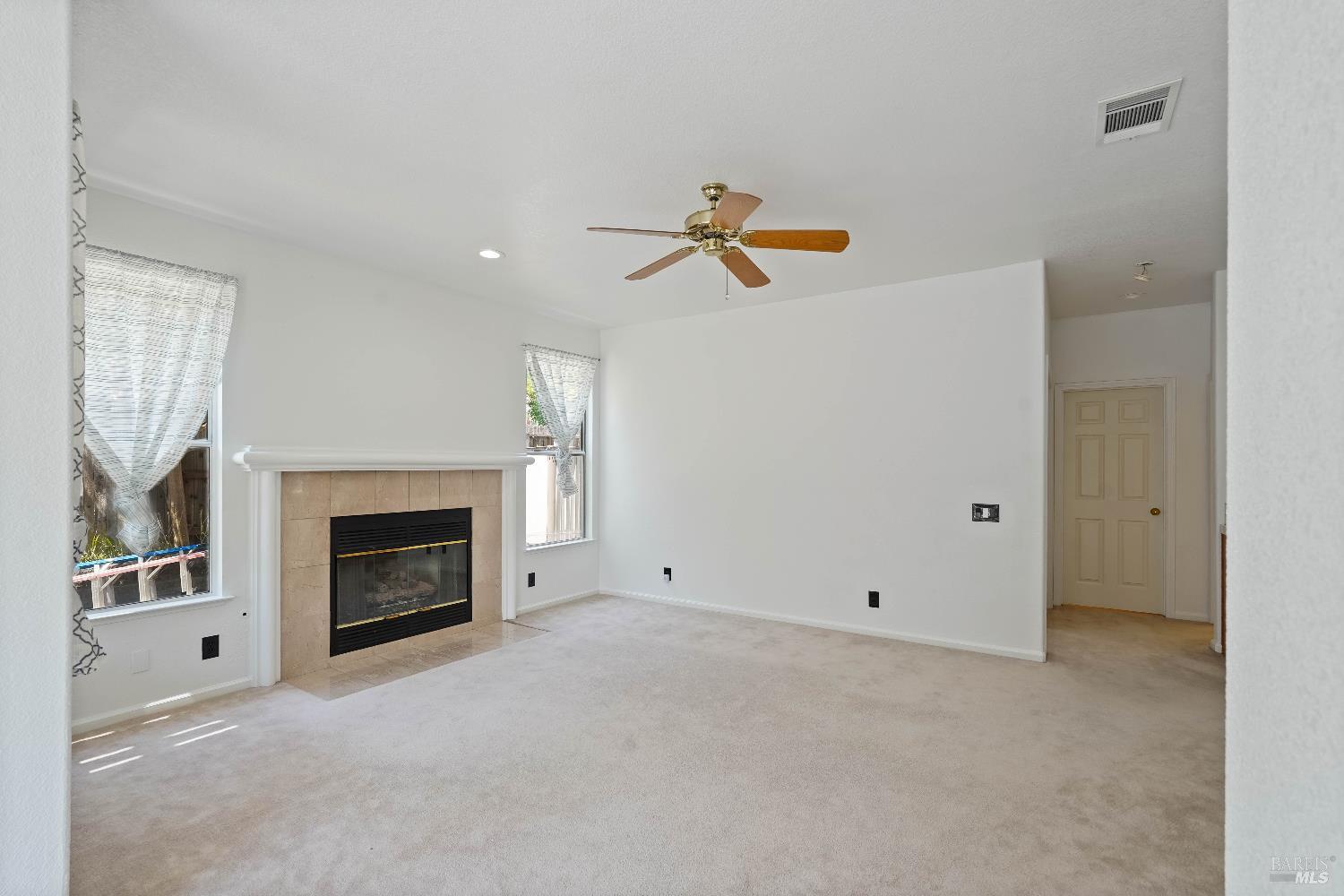 Detail Gallery Image 22 of 71 For 598 Crownpointe Cir, Vacaville,  CA 95687 - 4 Beds | 3 Baths