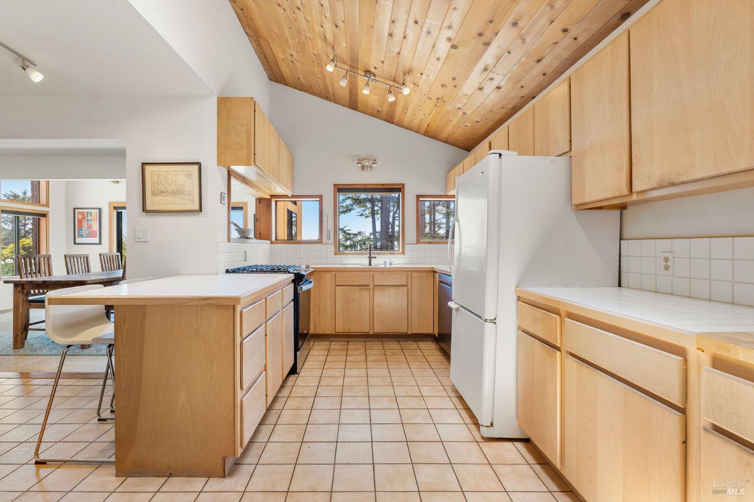 Detail Gallery Image 12 of 39 For 37940 Pacific View Dr, Gualala,  CA 95445 - 4 Beds | 4 Baths