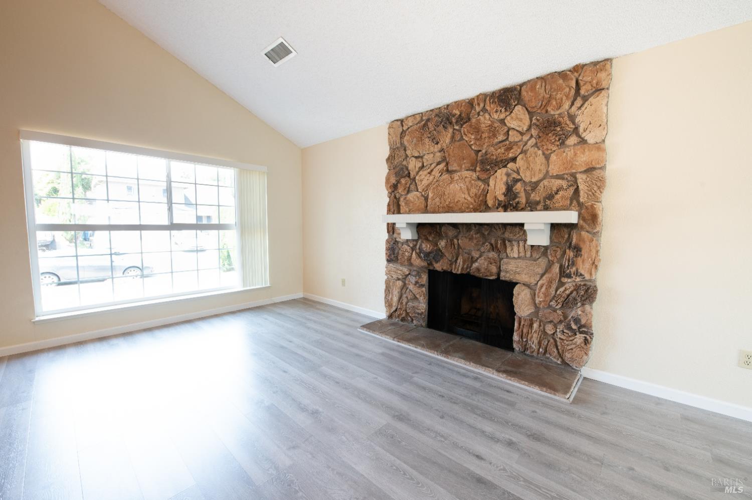 Detail Gallery Image 10 of 41 For 172 Delgado Ct, Vallejo,  CA 94591 - 4 Beds | 2/1 Baths