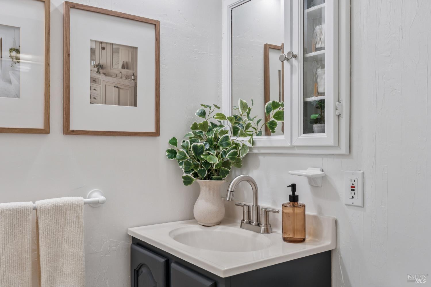 Detail Gallery Image 28 of 39 For 6 Coleridge Dr, Mill Valley,  CA 94941 - 3 Beds | 2/1 Baths