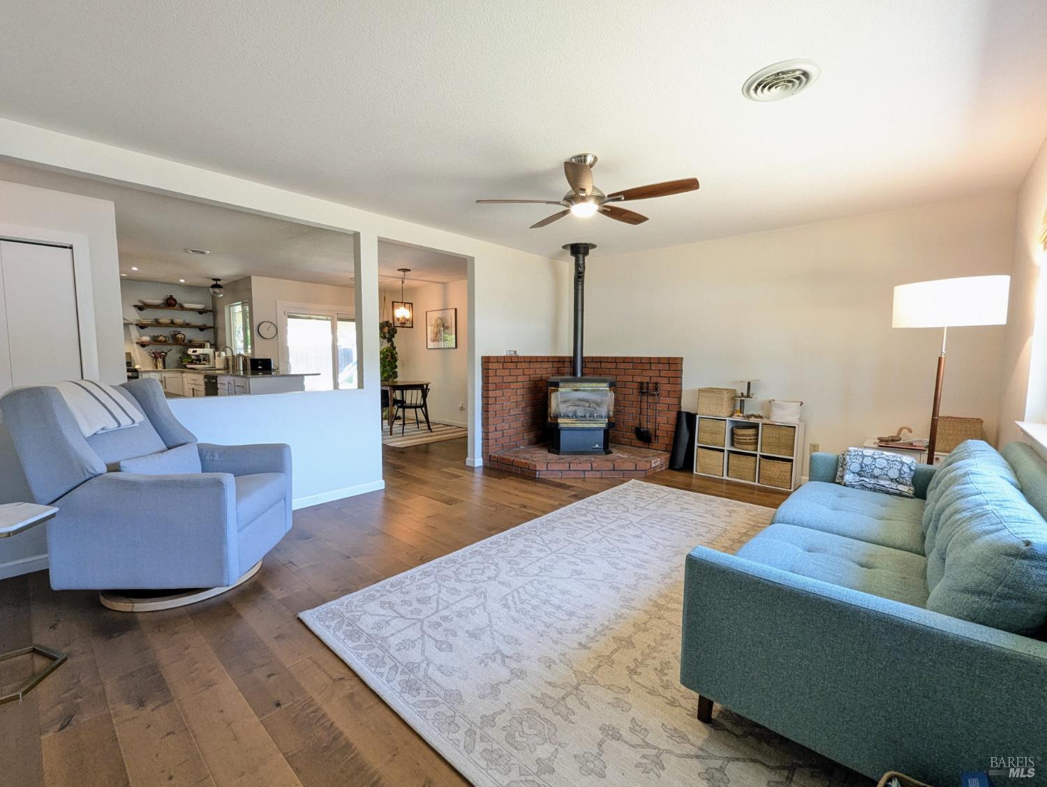 Detail Gallery Image 3 of 27 For 391 Cabernet Pl, Ukiah,  CA 95482 - 3 Beds | 2 Baths