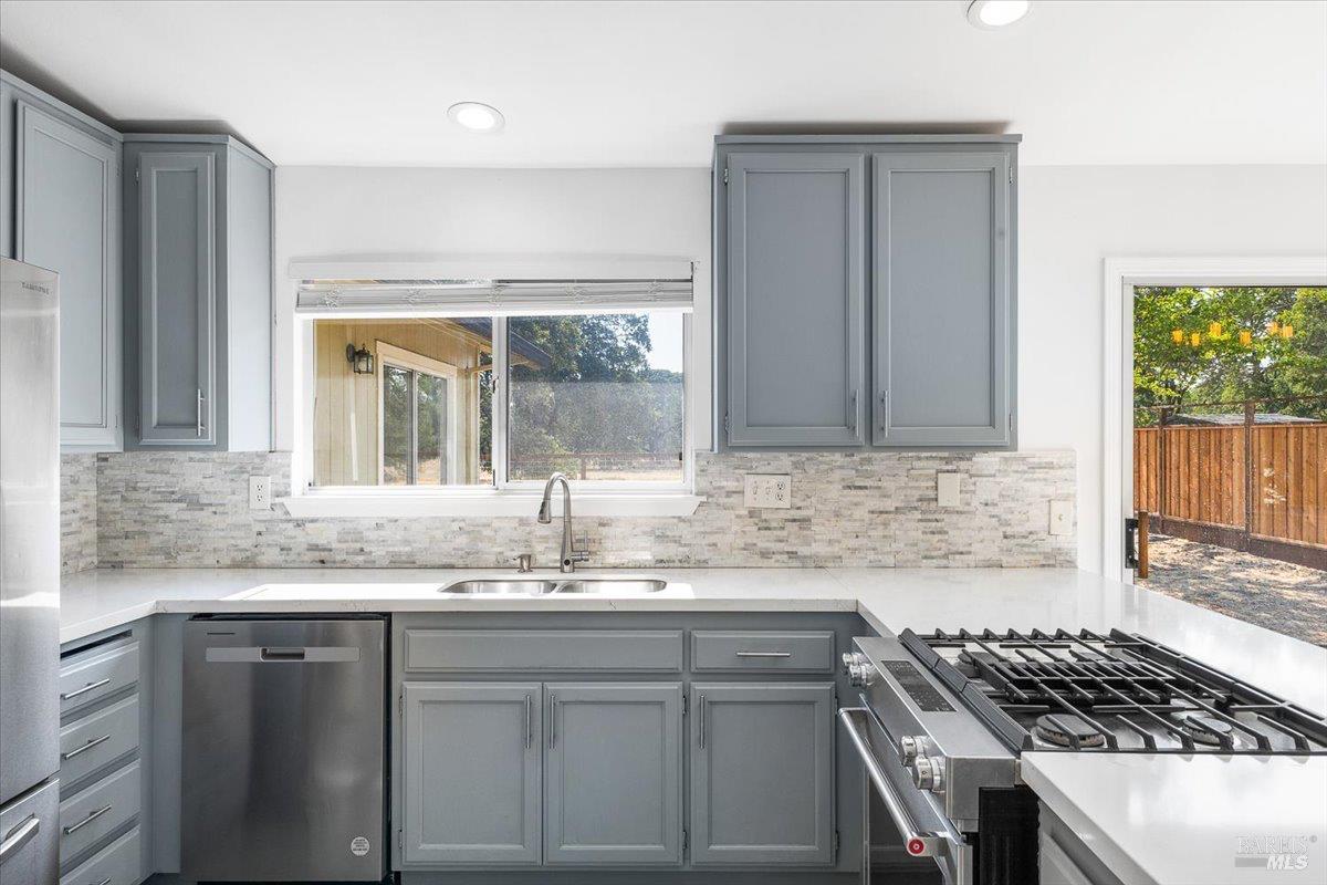 Detail Gallery Image 9 of 27 For 989 Ventnor Ave, Windsor,  CA 95492 - 3 Beds | 2 Baths