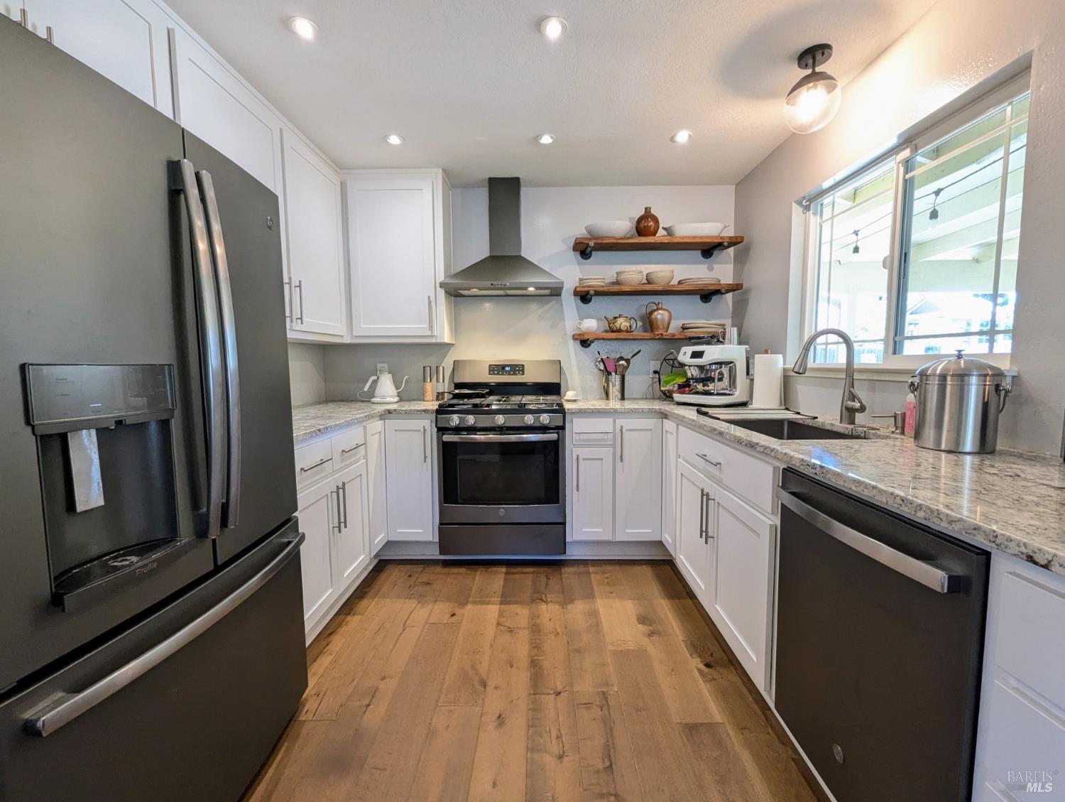 Detail Gallery Image 9 of 27 For 391 Cabernet Pl, Ukiah,  CA 95482 - 3 Beds | 2 Baths