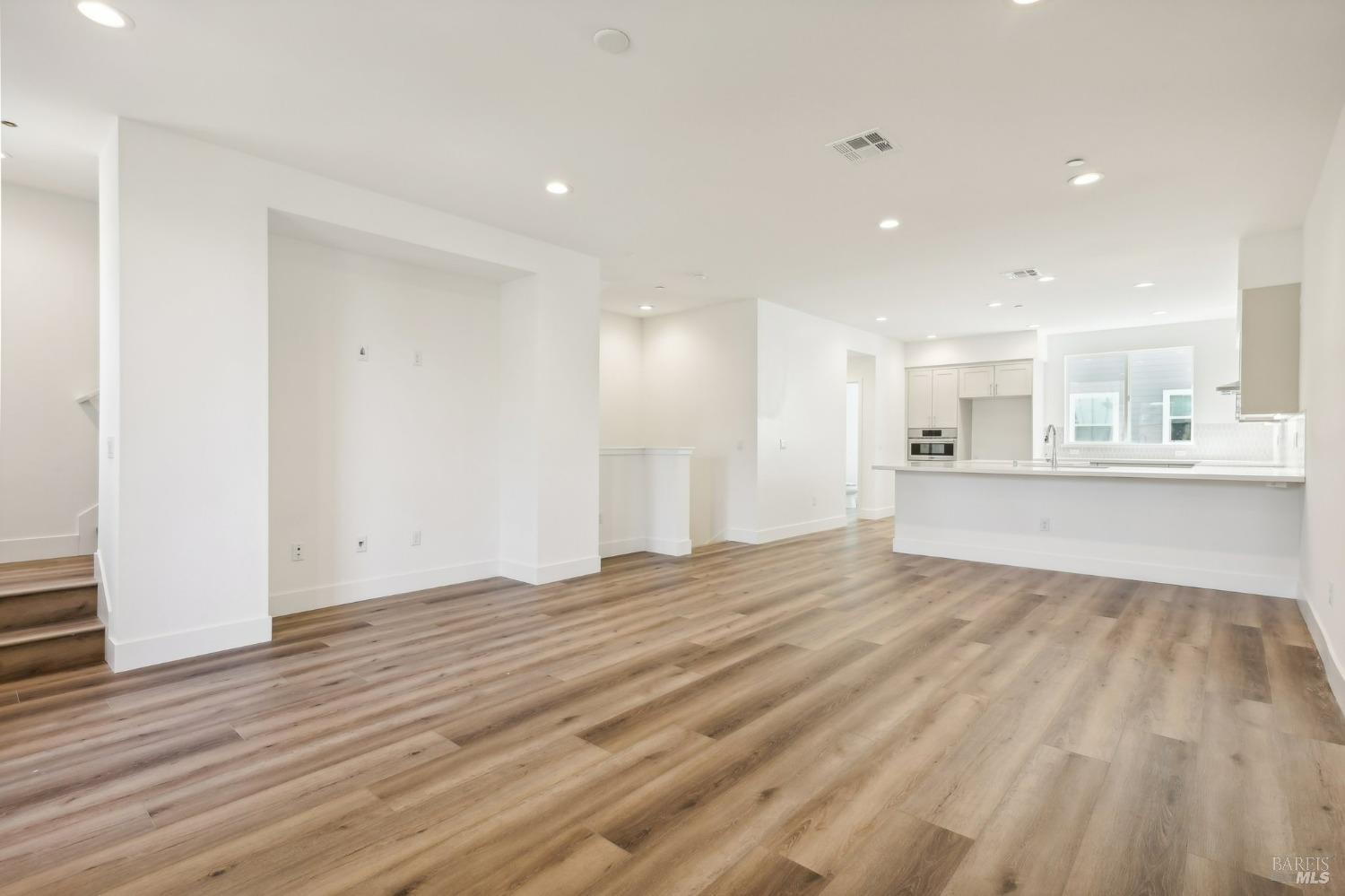 Detail Gallery Image 18 of 38 For 437 Semillion Ln, Santa Rosa,  CA 95403 - 3 Beds | 2/1 Baths
