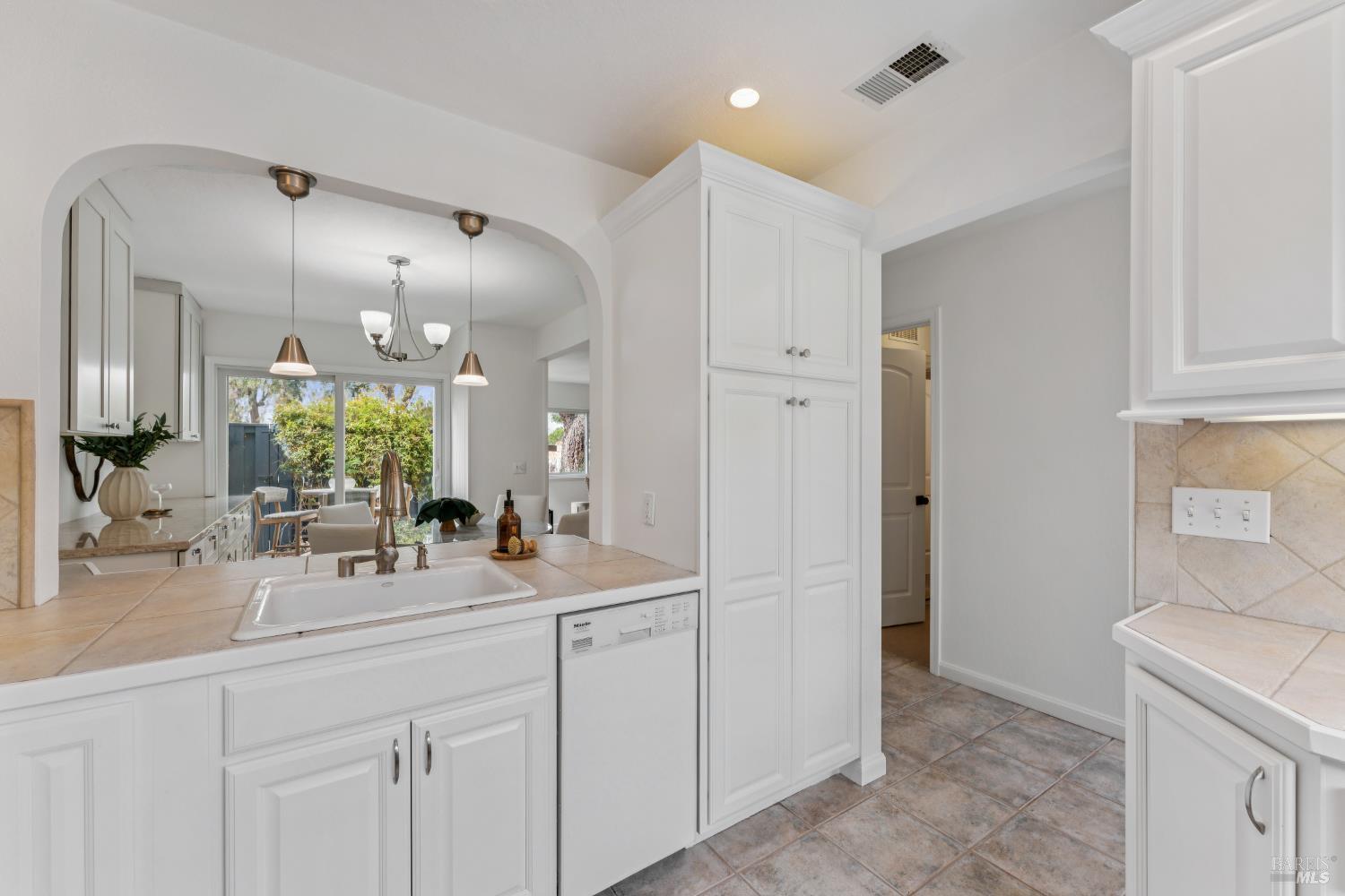 Detail Gallery Image 8 of 39 For 6 Coleridge Dr, Mill Valley,  CA 94941 - 3 Beds | 2/1 Baths