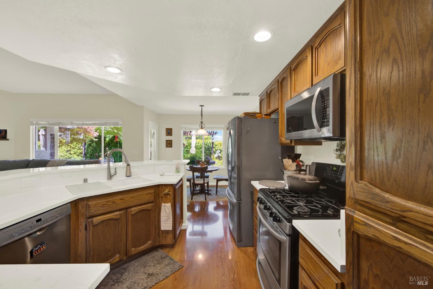 Detail Gallery Image 28 of 63 For 231 Ballindine Dr, Vacaville,  CA 95688 - 4 Beds | 2 Baths