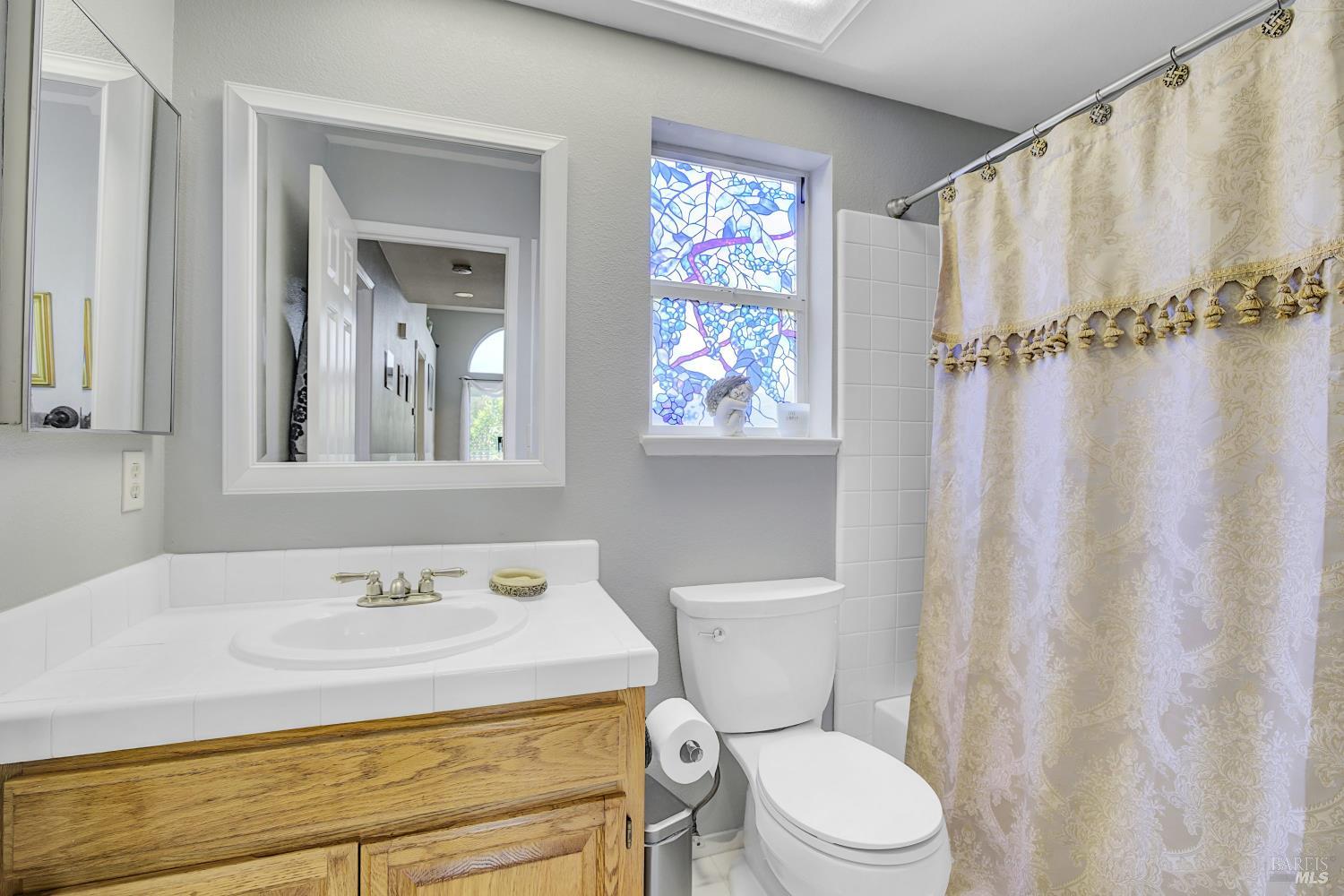 Detail Gallery Image 11 of 39 For 215 Flametree Cir, Windsor,  CA 95492 - 4 Beds | 3 Baths