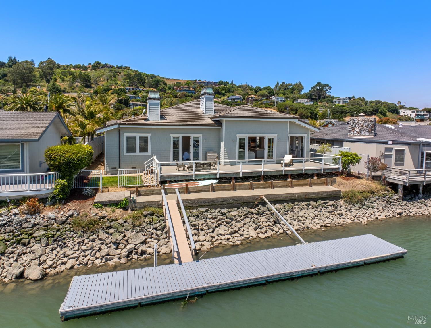 Detail Gallery Image 2 of 44 For 220 Jamaica St, Tiburon,  CA 94920 - 4 Beds | 2/1 Baths