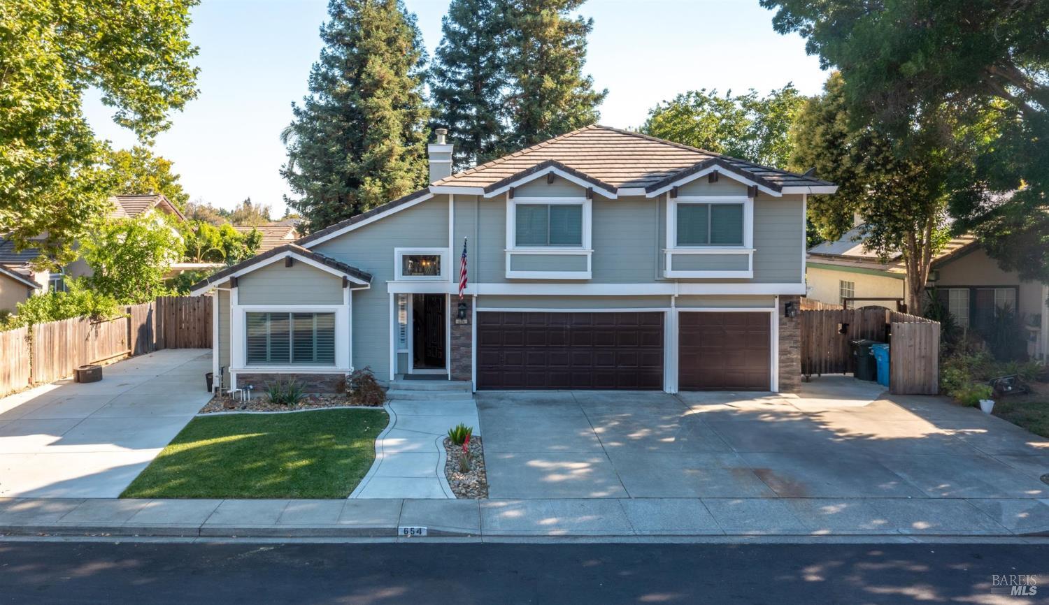 Detail Gallery Image 1 of 60 For 654 Rutgers St, Vacaville,  CA 95687 - 5 Beds | 3 Baths