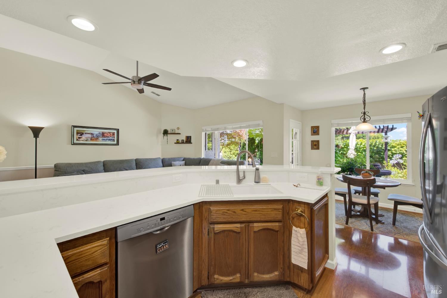 Detail Gallery Image 27 of 63 For 231 Ballindine Dr, Vacaville,  CA 95688 - 4 Beds | 2 Baths