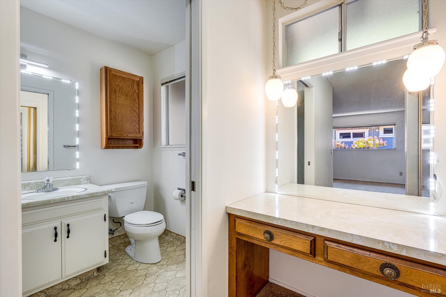 Detail Gallery Image 14 of 19 For 937 Manor Dr, Sonoma,  CA 95476 - 2 Beds | 2 Baths