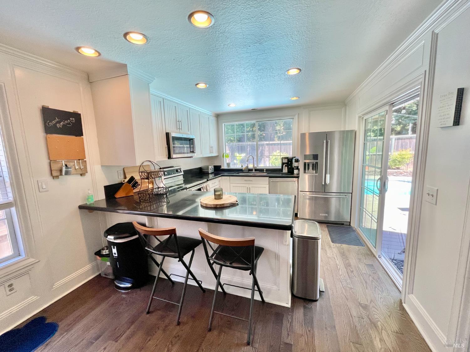 Detail Gallery Image 7 of 46 For 6194 San Gabriel Pl, Rohnert Park,  CA 94928 - 4 Beds | 2 Baths