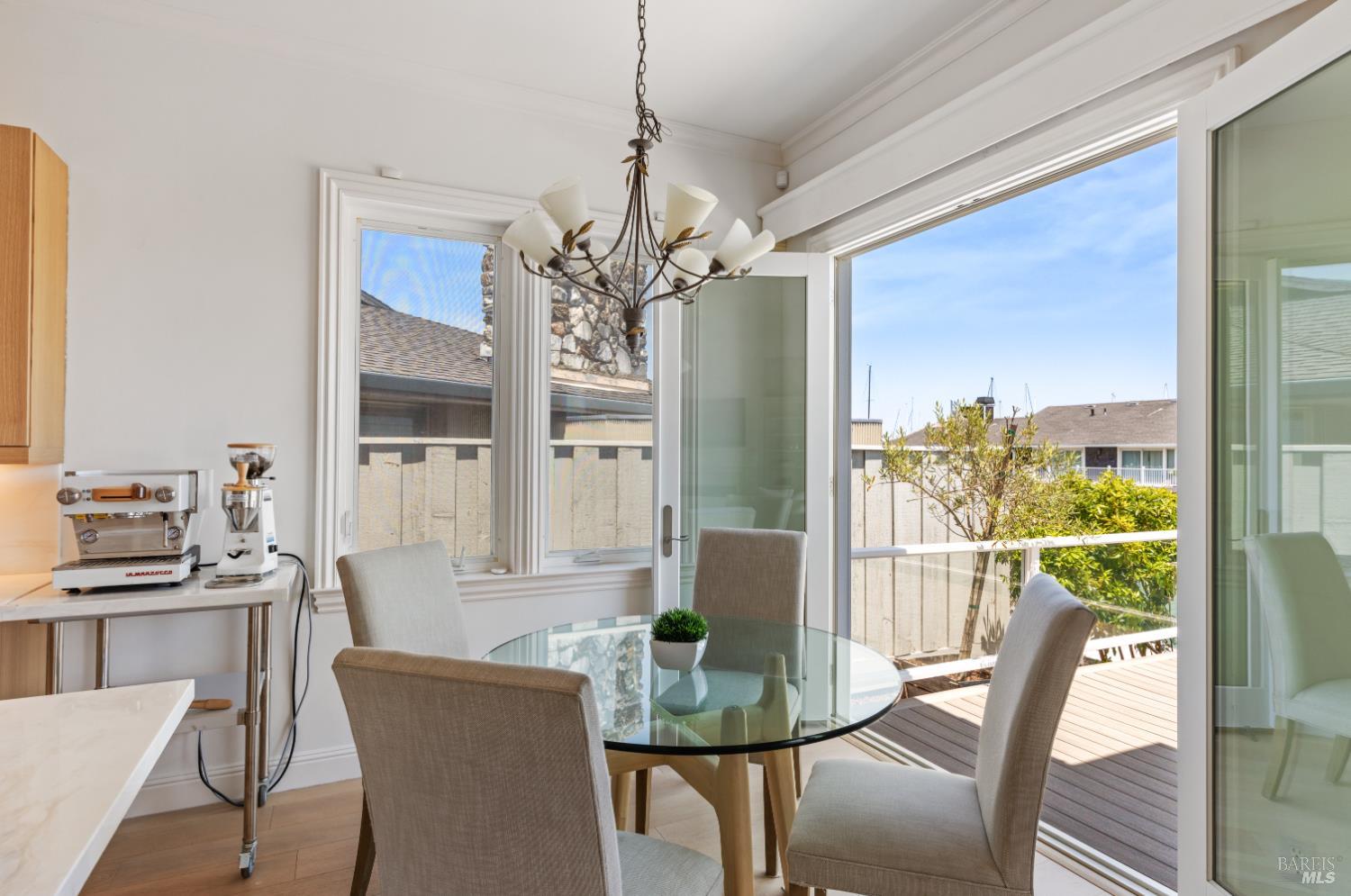 Detail Gallery Image 21 of 44 For 220 Jamaica St, Tiburon,  CA 94920 - 4 Beds | 2/1 Baths