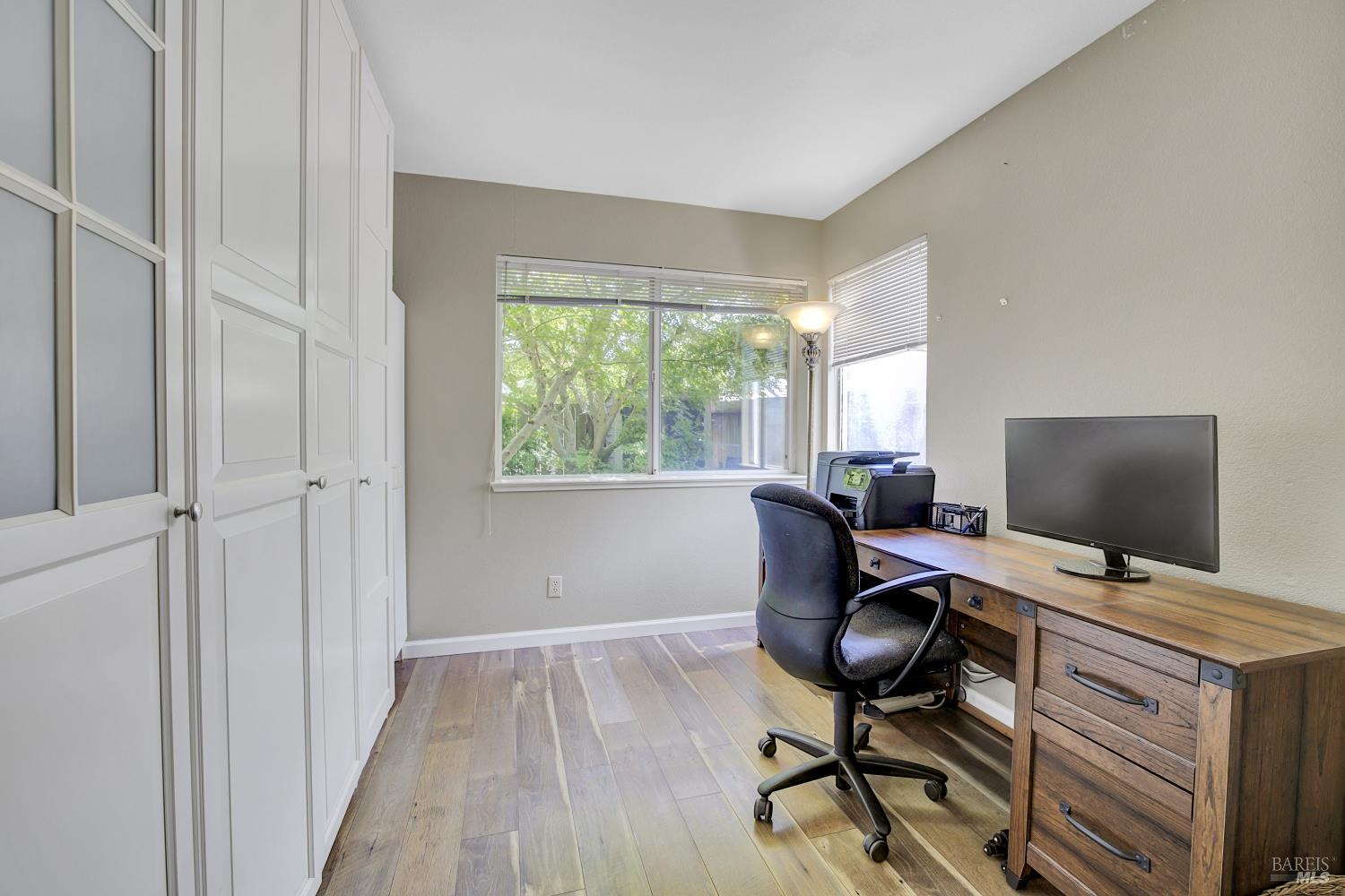 Detail Gallery Image 10 of 39 For 215 Flametree Cir, Windsor,  CA 95492 - 4 Beds | 3 Baths