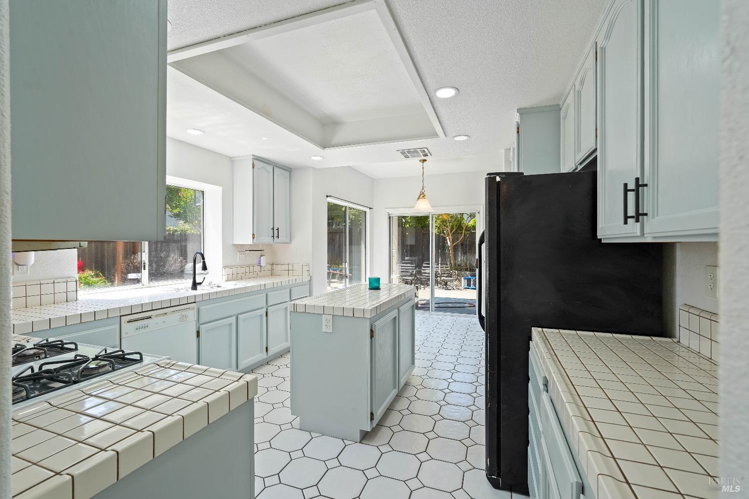 Detail Gallery Image 15 of 71 For 598 Crownpointe Cir, Vacaville,  CA 95687 - 4 Beds | 3 Baths