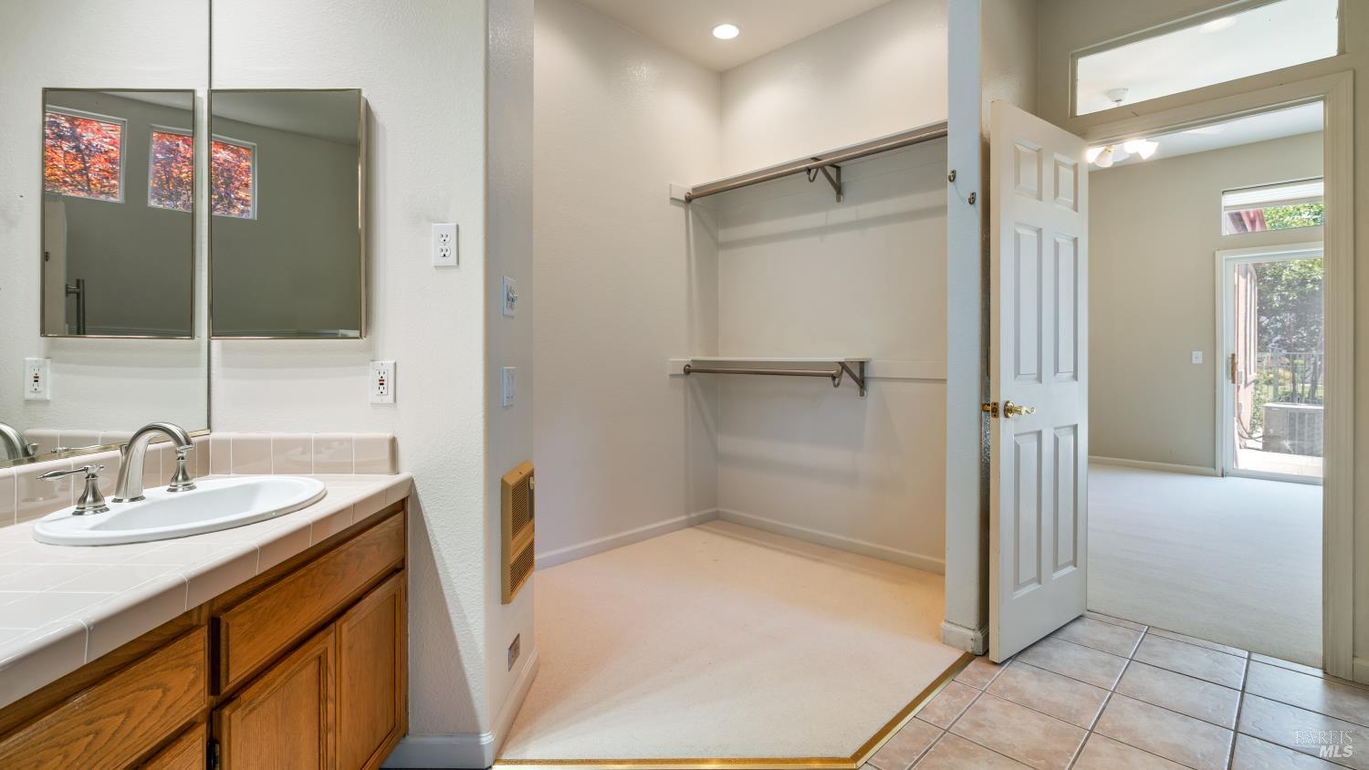 Detail Gallery Image 19 of 54 For 15 Wedgewood Ct, Petaluma,  CA 94954 - 4 Beds | 3 Baths