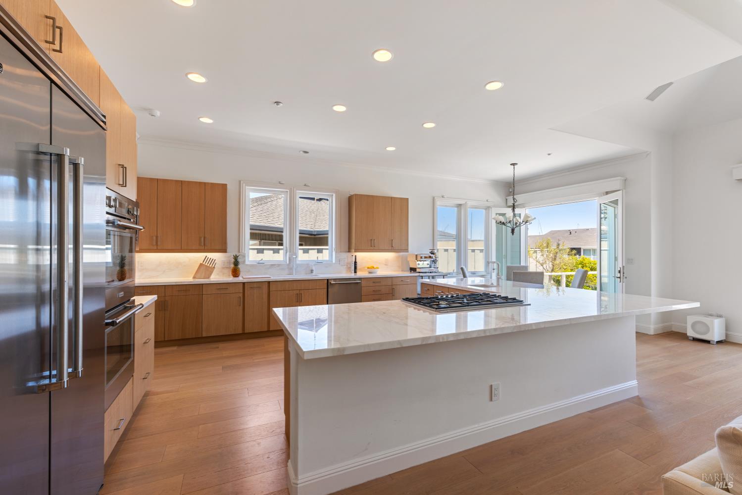 Detail Gallery Image 5 of 44 For 220 Jamaica St, Tiburon,  CA 94920 - 4 Beds | 2/1 Baths