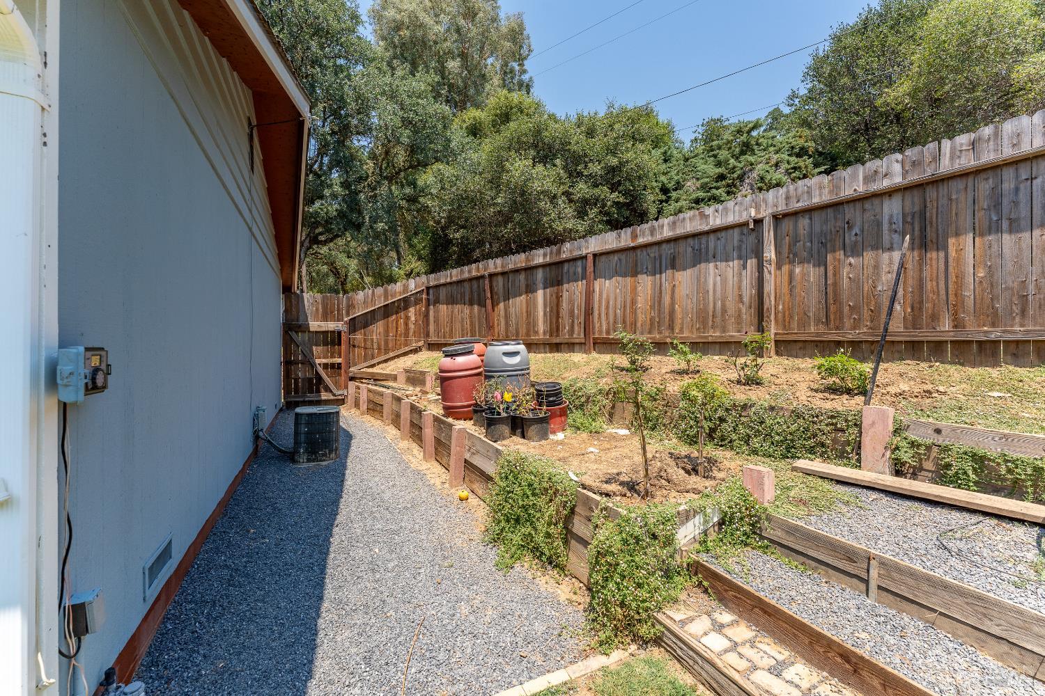 Detail Gallery Image 30 of 34 For 1725 E Madrone Dr, Ukiah,  CA 95482 - 4 Beds | 2 Baths