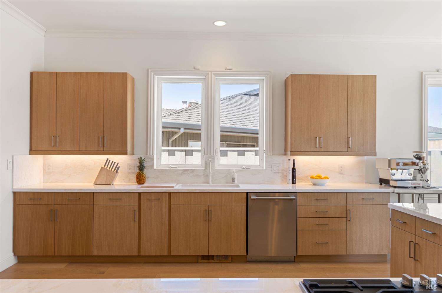 Detail Gallery Image 20 of 44 For 220 Jamaica St, Tiburon,  CA 94920 - 4 Beds | 2/1 Baths