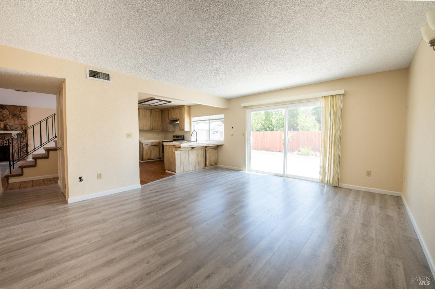 Detail Gallery Image 13 of 41 For 172 Delgado Ct, Vallejo,  CA 94591 - 4 Beds | 2/1 Baths