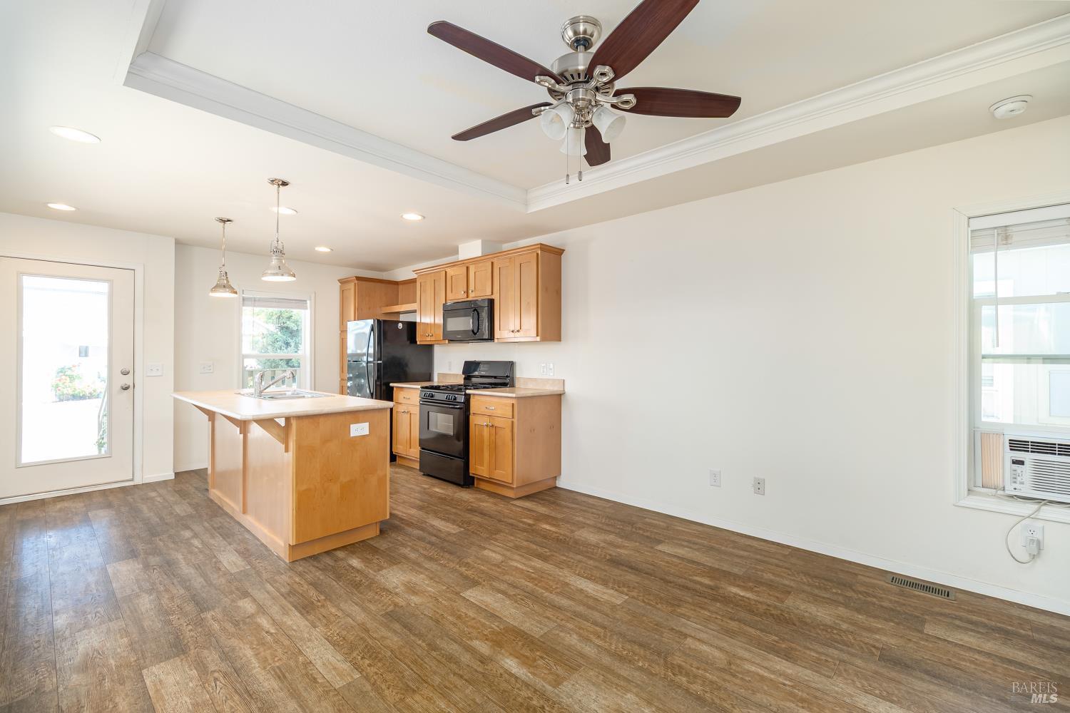 Detail Gallery Image 4 of 16 For 61 Romani Ct, Santa Rosa,  CA 95407 - 1 Beds | 1 Baths