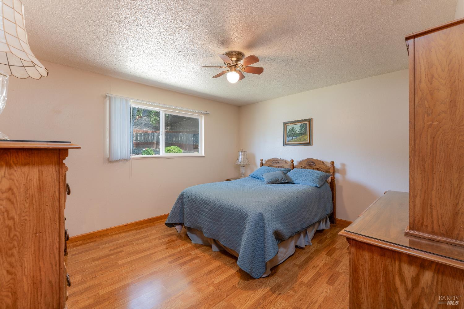 Detail Gallery Image 14 of 34 For 1725 E Madrone Dr, Ukiah,  CA 95482 - 4 Beds | 2 Baths