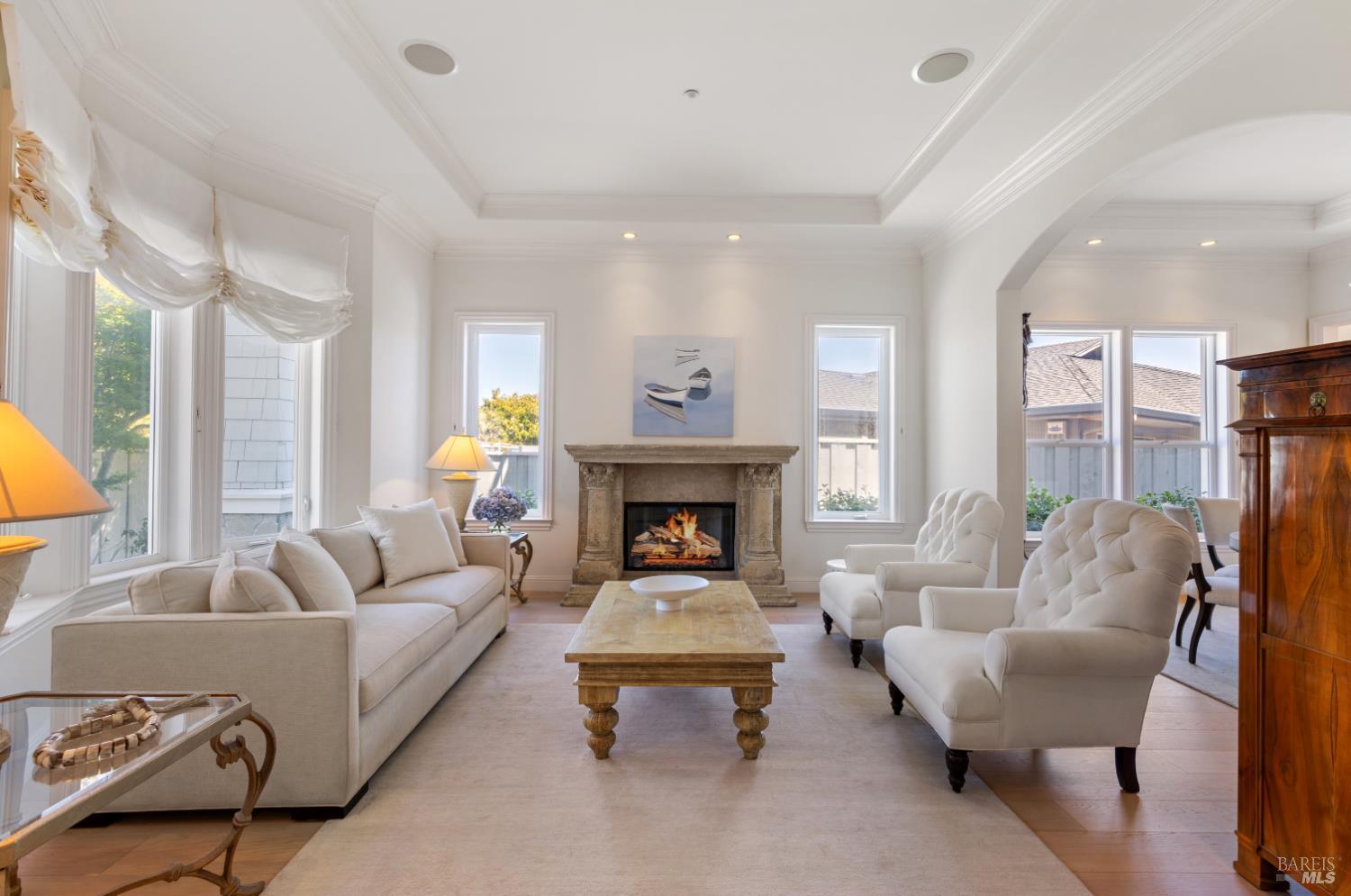 Detail Gallery Image 8 of 44 For 220 Jamaica St, Tiburon,  CA 94920 - 4 Beds | 2/1 Baths