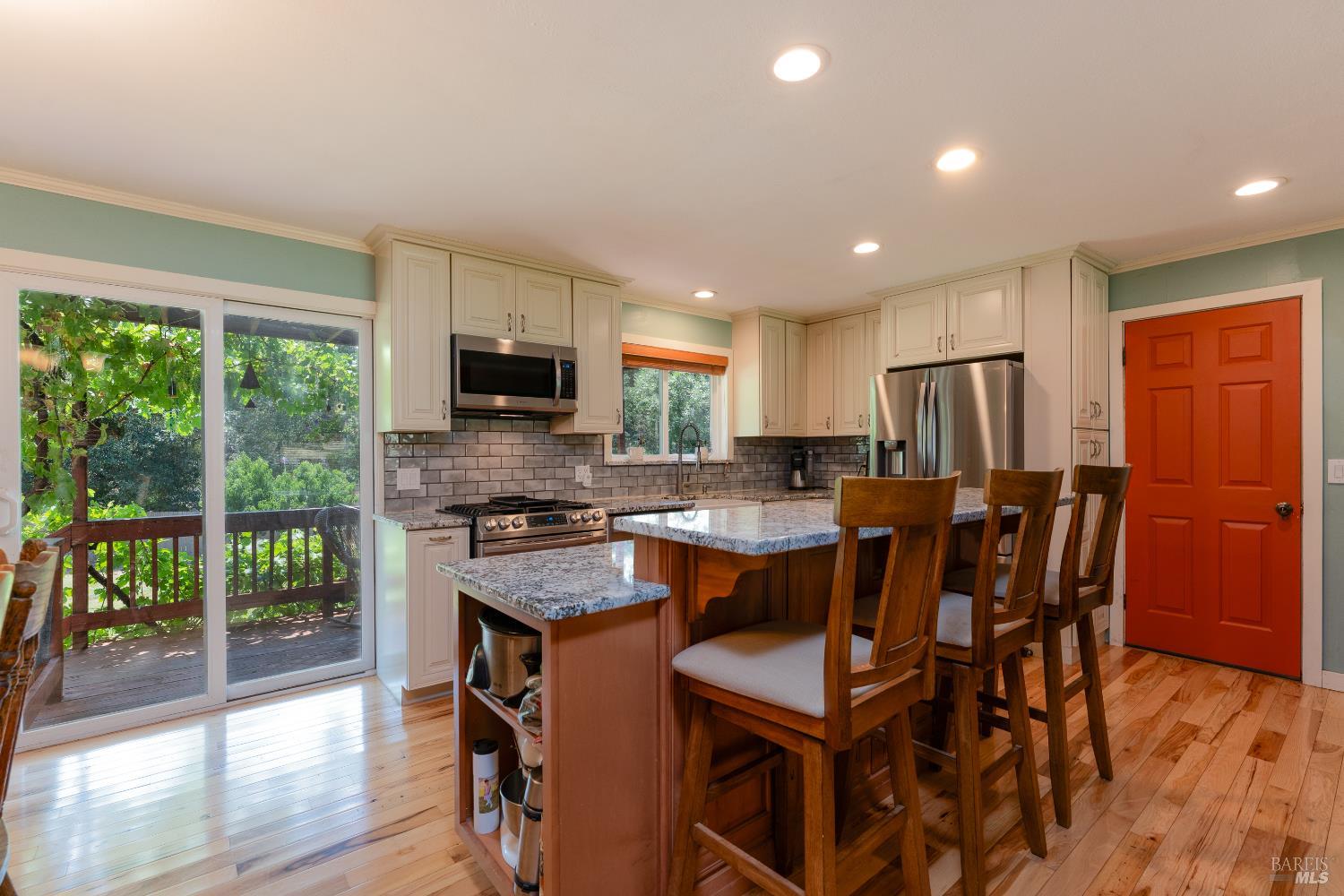 Detail Gallery Image 9 of 34 For 1725 E Madrone Dr, Ukiah,  CA 95482 - 4 Beds | 2 Baths