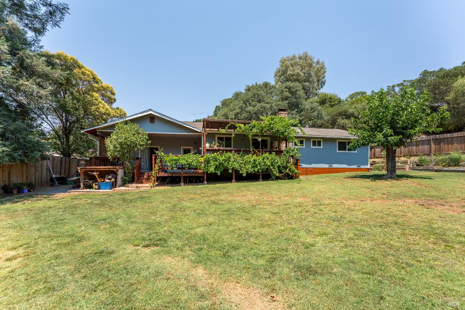 Detail Gallery Image 27 of 34 For 1725 E Madrone Dr, Ukiah,  CA 95482 - 4 Beds | 2 Baths