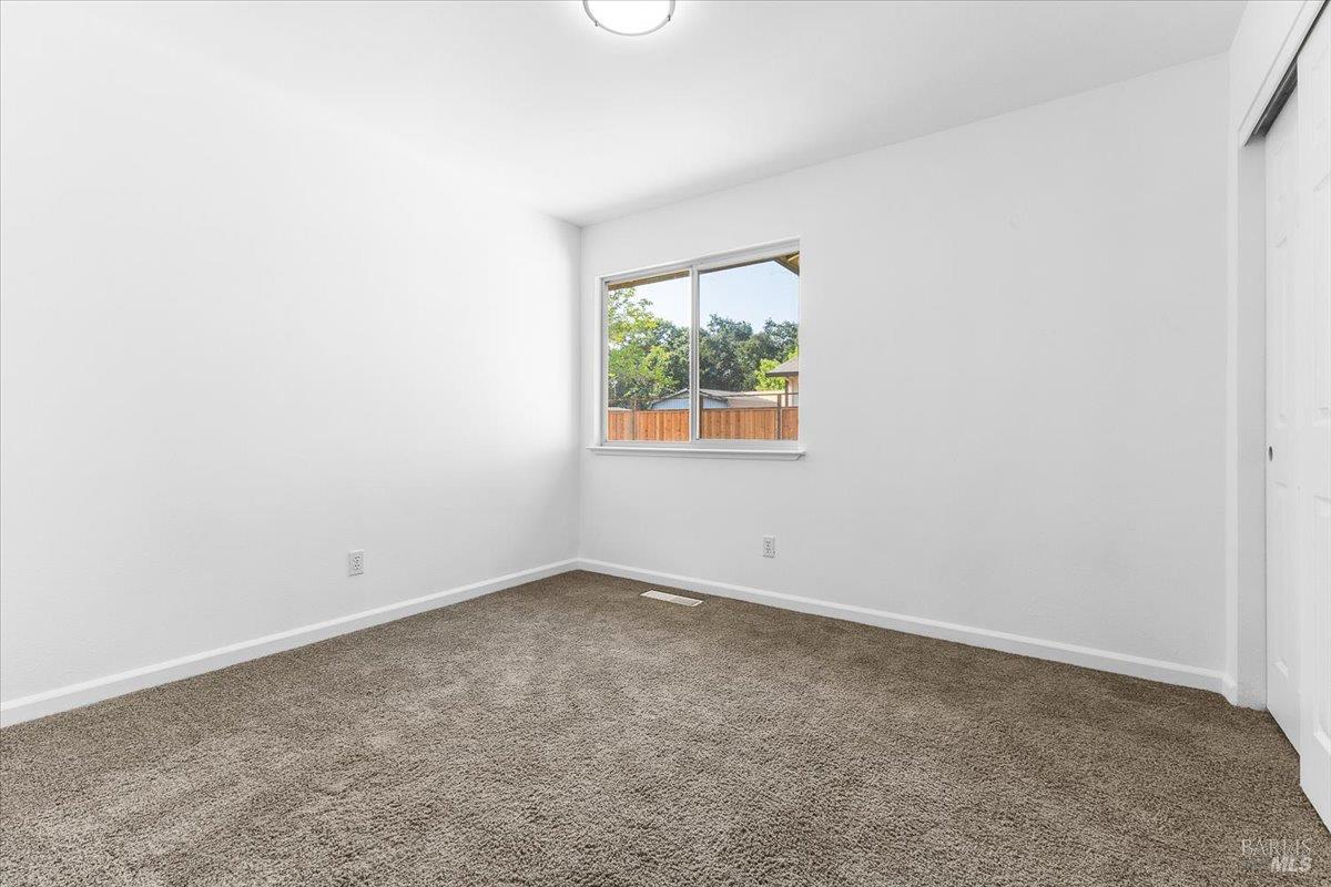 Detail Gallery Image 12 of 27 For 989 Ventnor Ave, Windsor,  CA 95492 - 3 Beds | 2 Baths