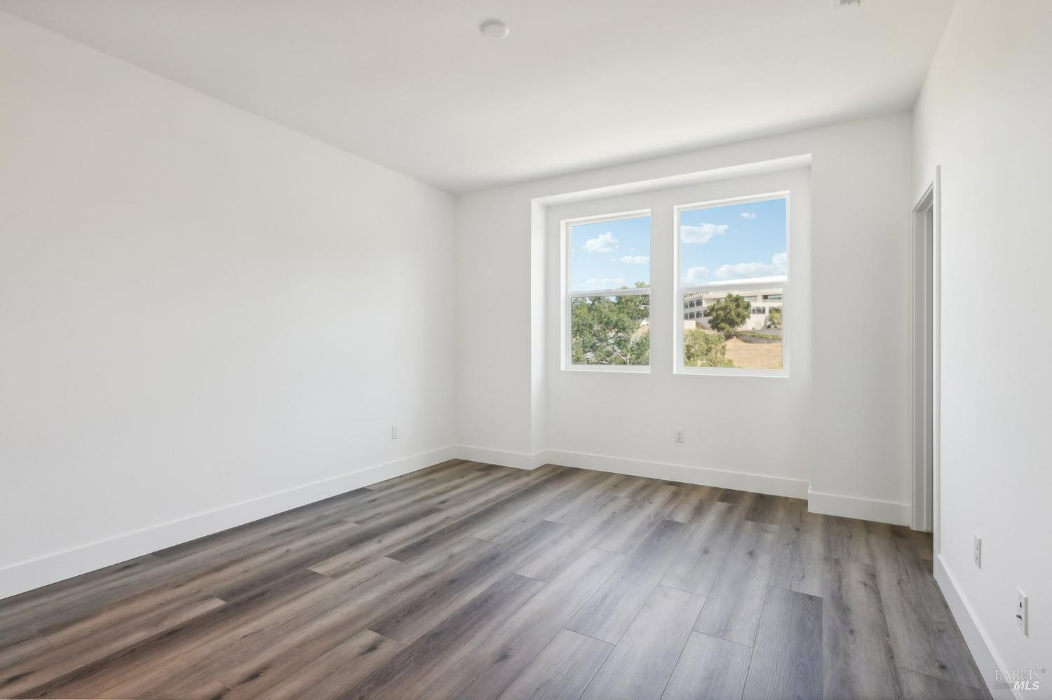 Detail Gallery Image 19 of 38 For 437 Semillion Ln, Santa Rosa,  CA 95403 - 3 Beds | 2/1 Baths