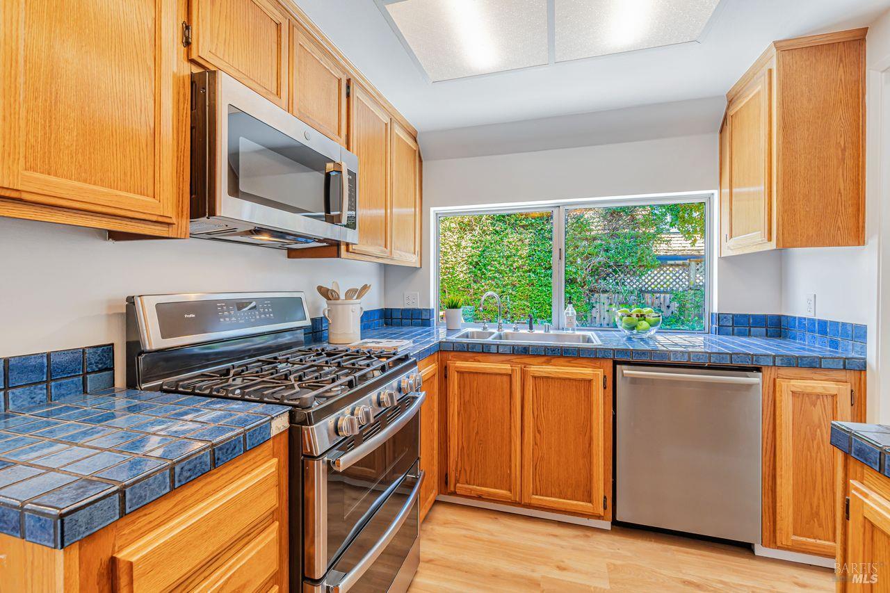 Detail Gallery Image 23 of 60 For 2541 Topaz Dr, Novato,  CA 94945 - 4 Beds | 2/1 Baths