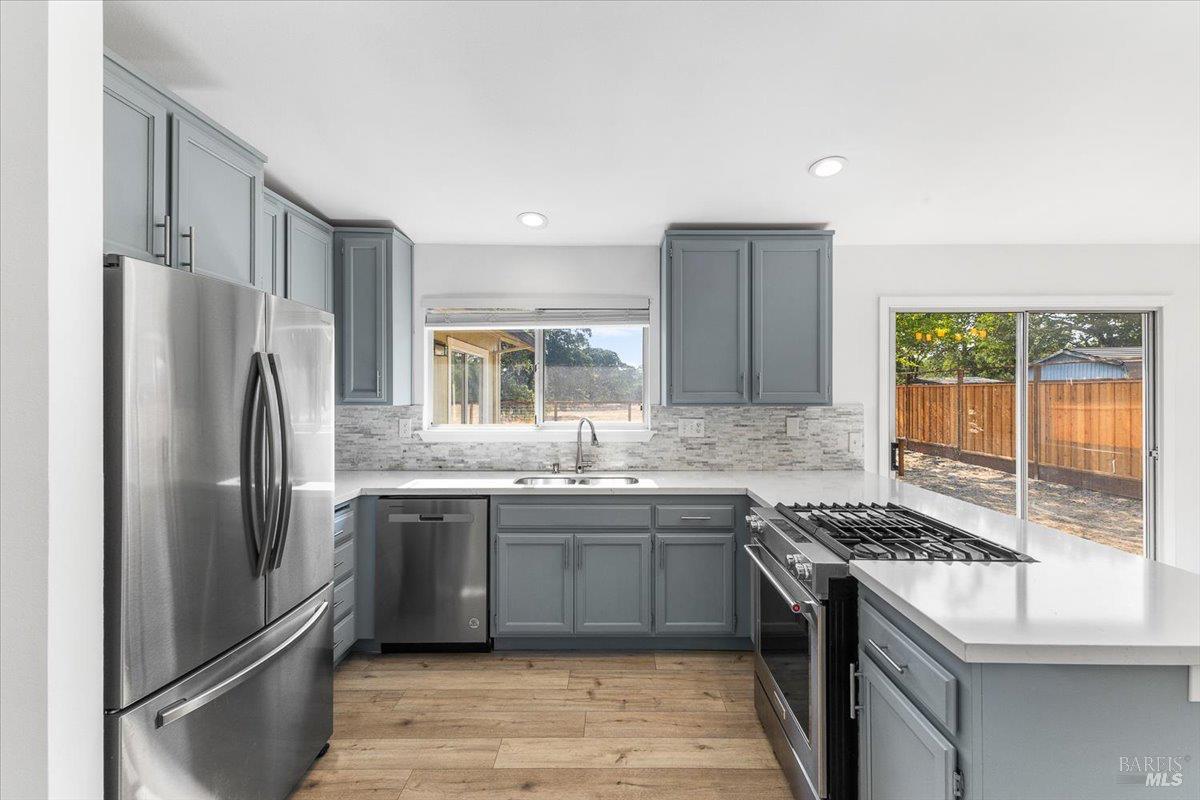 Detail Gallery Image 4 of 27 For 989 Ventnor Ave, Windsor,  CA 95492 - 3 Beds | 2 Baths