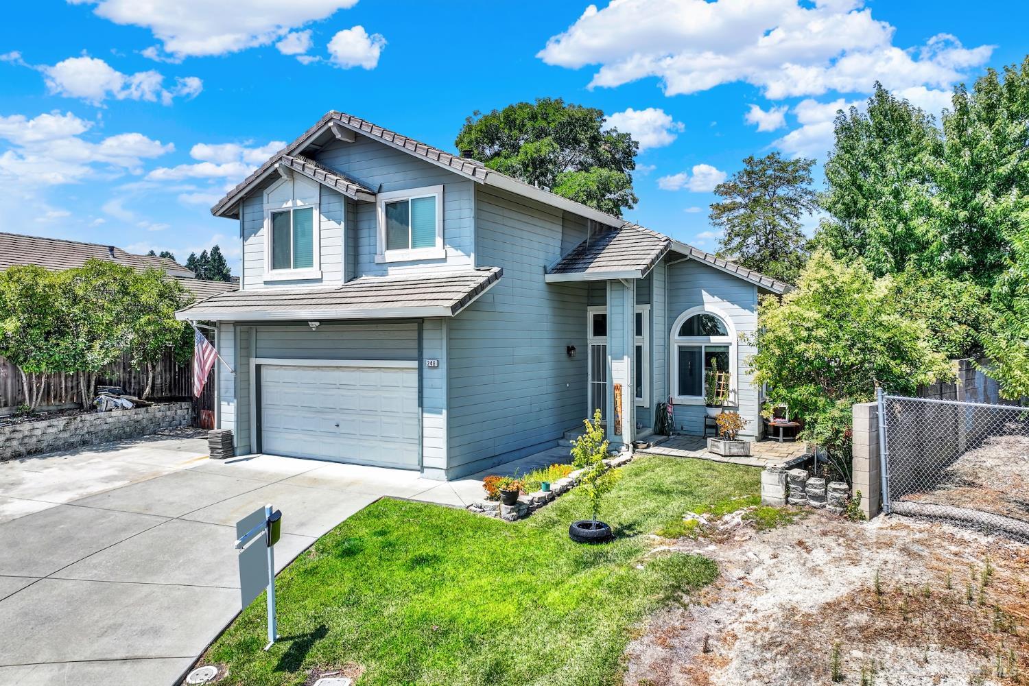 Detail Gallery Image 1 of 81 For 249 Milford Ct, Vacaville,  CA 95688 - 4 Beds | 2/1 Baths