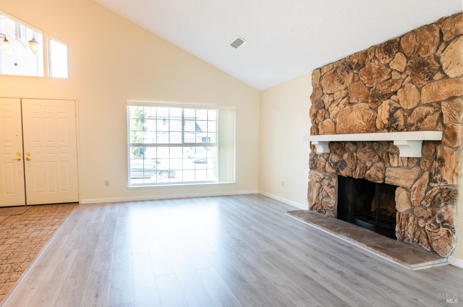 Detail Gallery Image 5 of 41 For 172 Delgado Ct, Vallejo,  CA 94591 - 4 Beds | 2/1 Baths