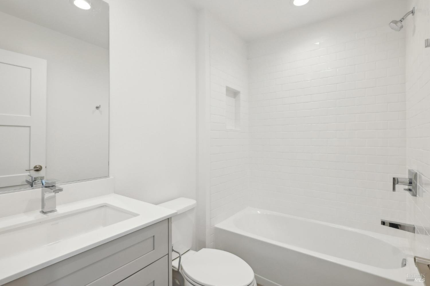 Detail Gallery Image 24 of 38 For 437 Semillion Ln, Santa Rosa,  CA 95403 - 3 Beds | 2/1 Baths