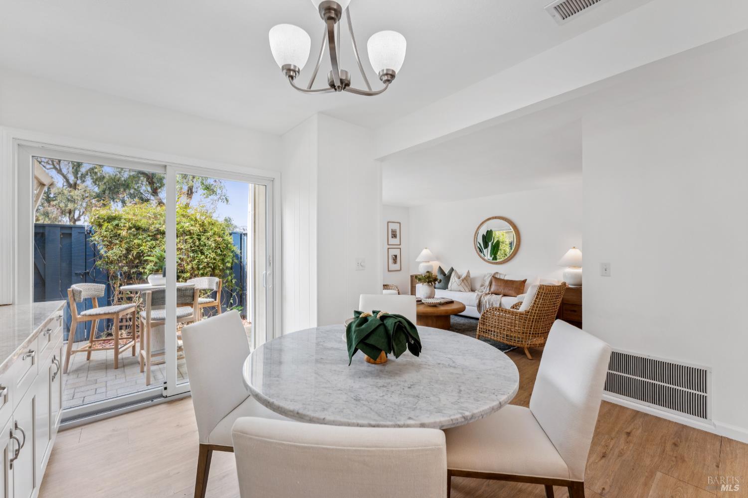 Detail Gallery Image 11 of 39 For 6 Coleridge Dr, Mill Valley,  CA 94941 - 3 Beds | 2/1 Baths