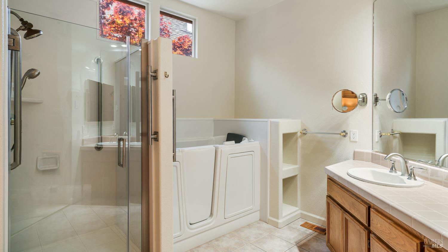 Detail Gallery Image 18 of 54 For 15 Wedgewood Ct, Petaluma,  CA 94954 - 4 Beds | 3 Baths
