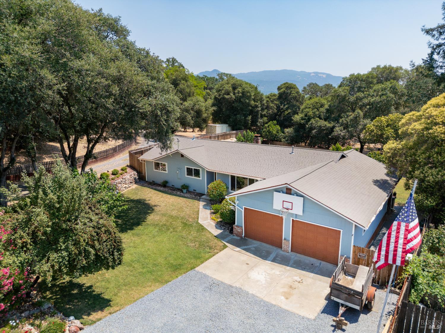 Detail Gallery Image 1 of 34 For 1725 E Madrone Dr, Ukiah,  CA 95482 - 4 Beds | 2 Baths