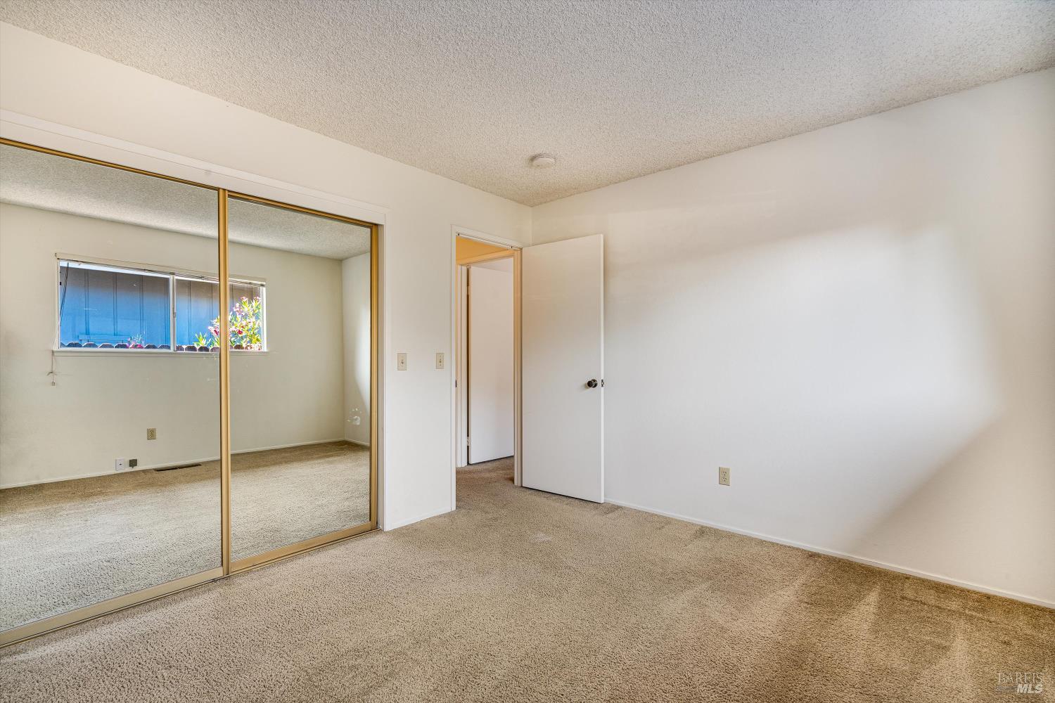 Detail Gallery Image 13 of 19 For 937 Manor Dr, Sonoma,  CA 95476 - 2 Beds | 2 Baths