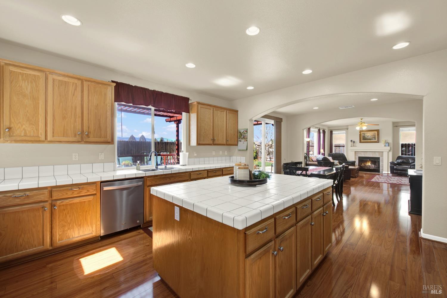 Detail Gallery Image 28 of 99 For 365 Sage Sparrow Cir, Vacaville,  CA 95687 - 6 Beds | 4 Baths