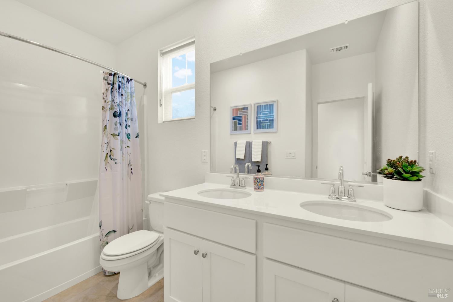 Detail Gallery Image 10 of 73 For 570 Wildflower Ct, Dixon,  CA 95620 - 3 Beds | 2 Baths