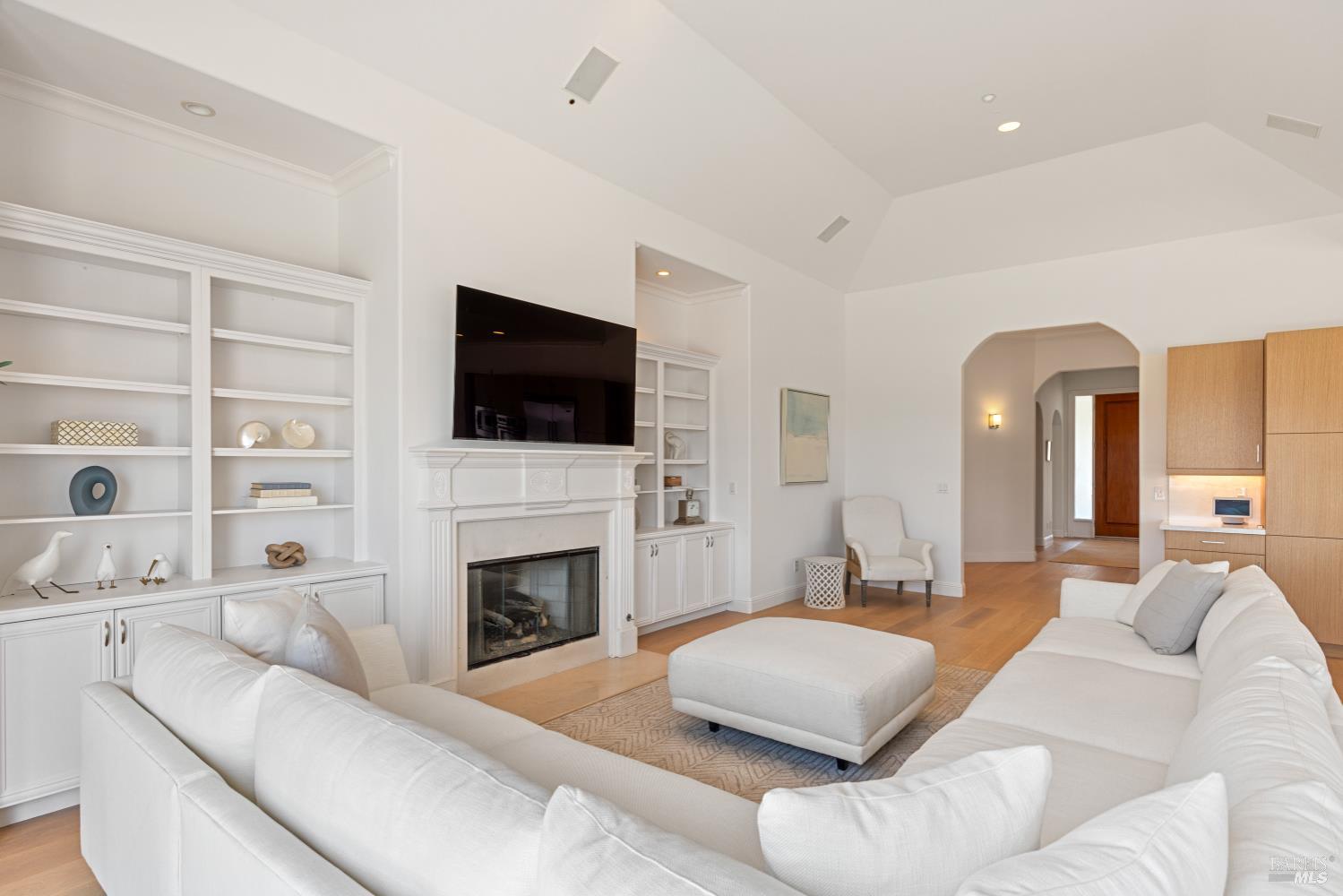 Detail Gallery Image 16 of 44 For 220 Jamaica St, Tiburon,  CA 94920 - 4 Beds | 2/1 Baths