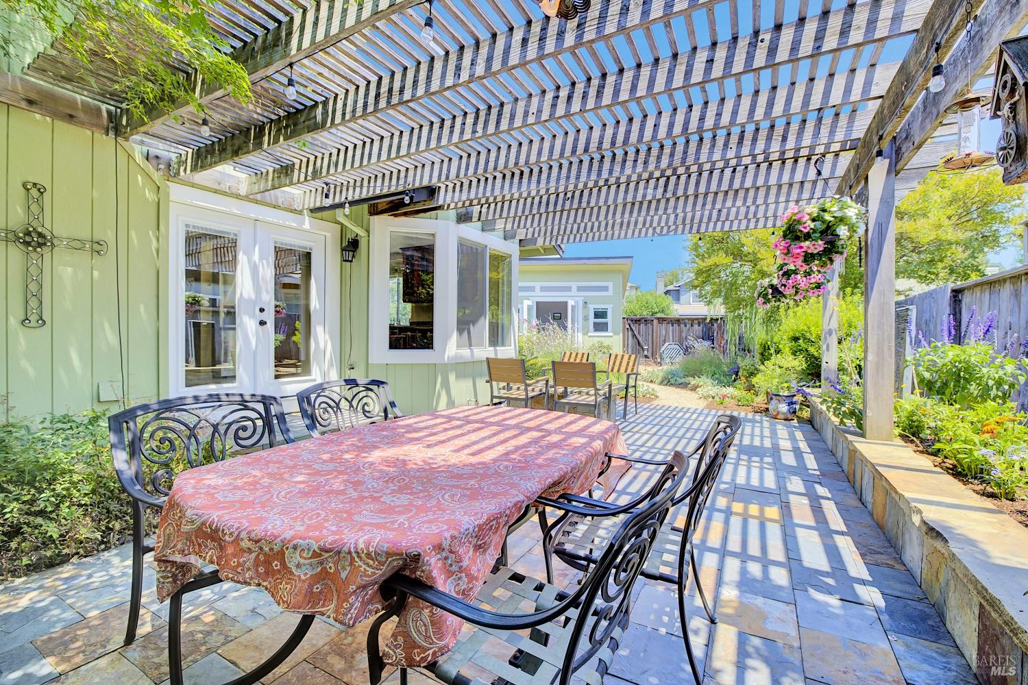 Detail Gallery Image 24 of 39 For 215 Flametree Cir, Windsor,  CA 95492 - 4 Beds | 3 Baths
