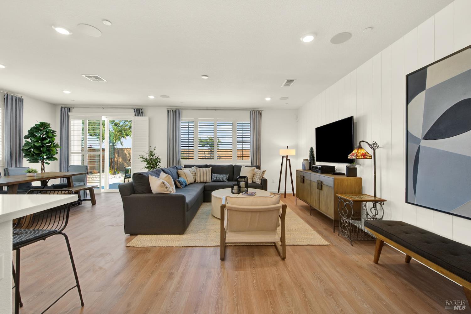 Detail Gallery Image 32 of 73 For 570 Wildflower Ct, Dixon,  CA 95620 - 3 Beds | 2 Baths